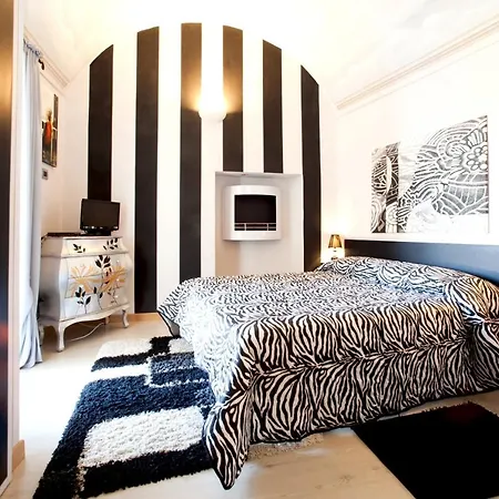 Comfortable In Piazza, 30 M², Fireplace & Balcony شقة *