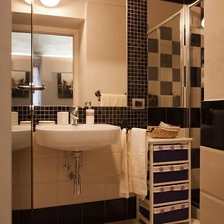Comfortable In Piazza, 30 M², Fireplace & Balcony 아파트 *