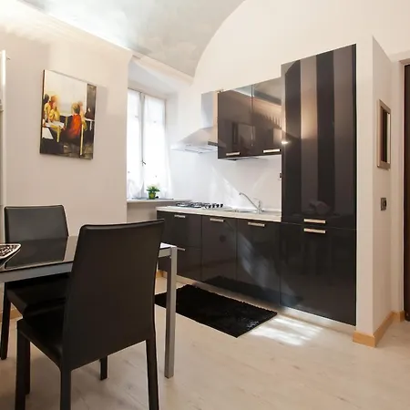 Comfortable In Piazza, 30 M², Fireplace & Balcony Appartement