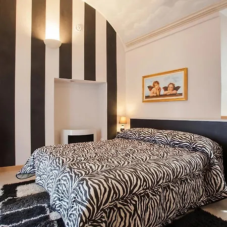 Appartement Comfortable In Piazza, 30 M², Fireplace & Balcony